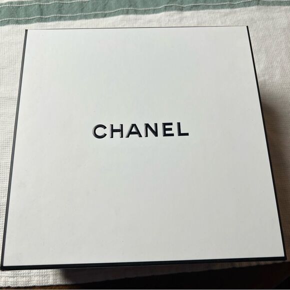 Authentic CHANEL Square Empty Gift Box Container 8.5"x8.5"x3.75" - Picture 1 of 3